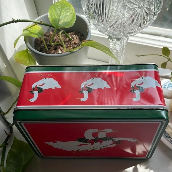 Vintage Christmas Goose Tin - Picture 2 of 3